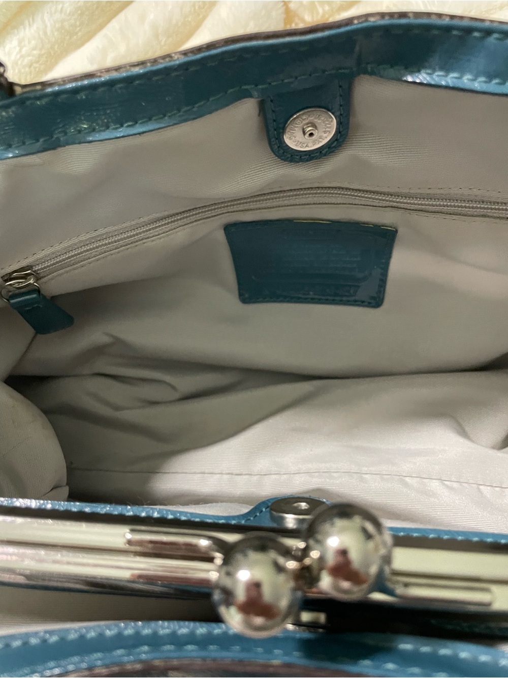 2012 Coach Kisslock in Teal and Silver Signature Jacquard Tote with Leather Trim - Picture 8 of 16